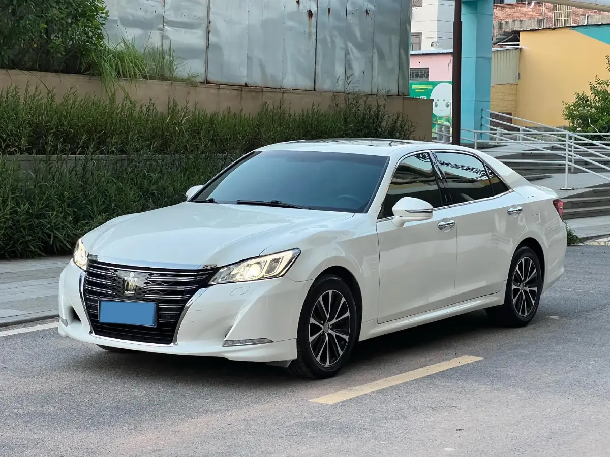 2018 Toyota Crown 2.0T 235HP L4 8AT