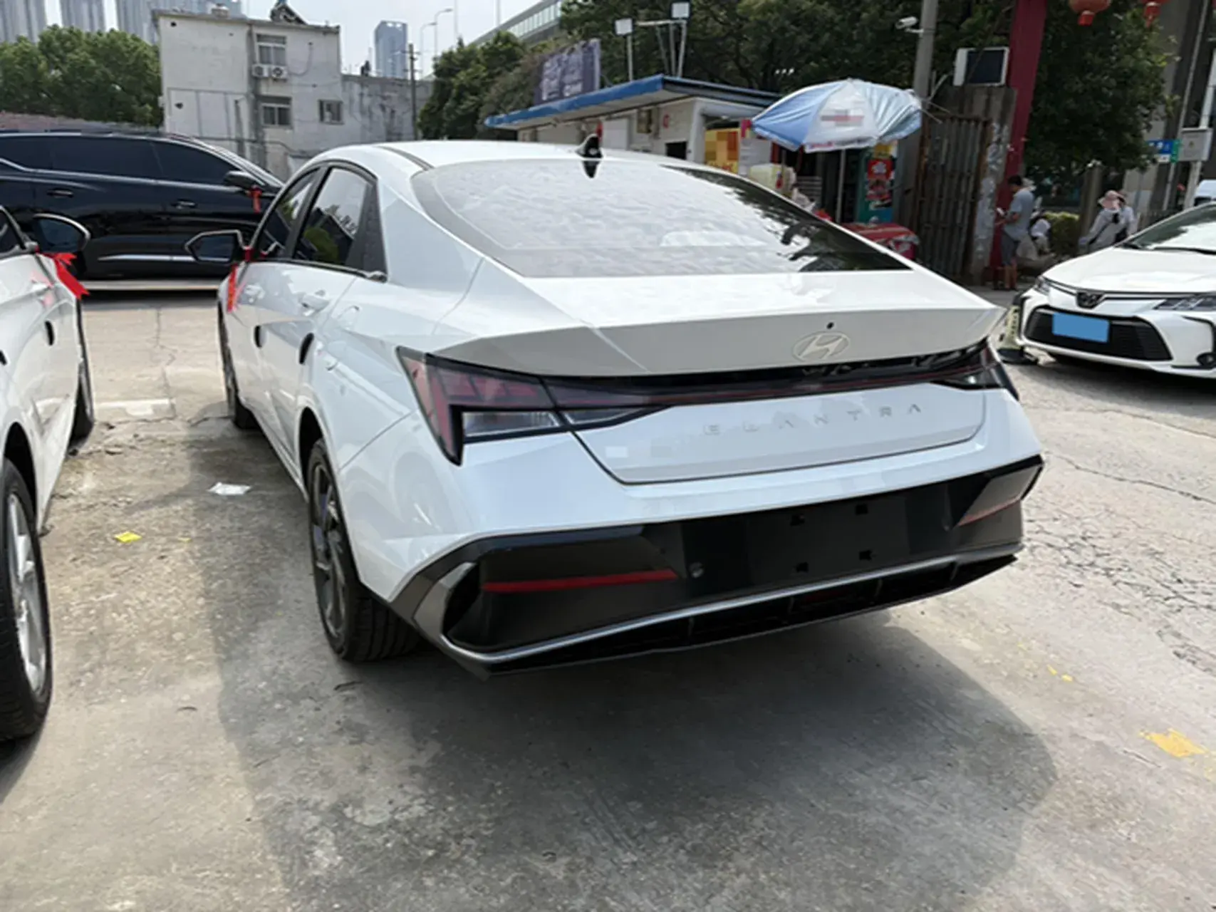 2023 HYUNDAI ELANTRA thumbnail 4