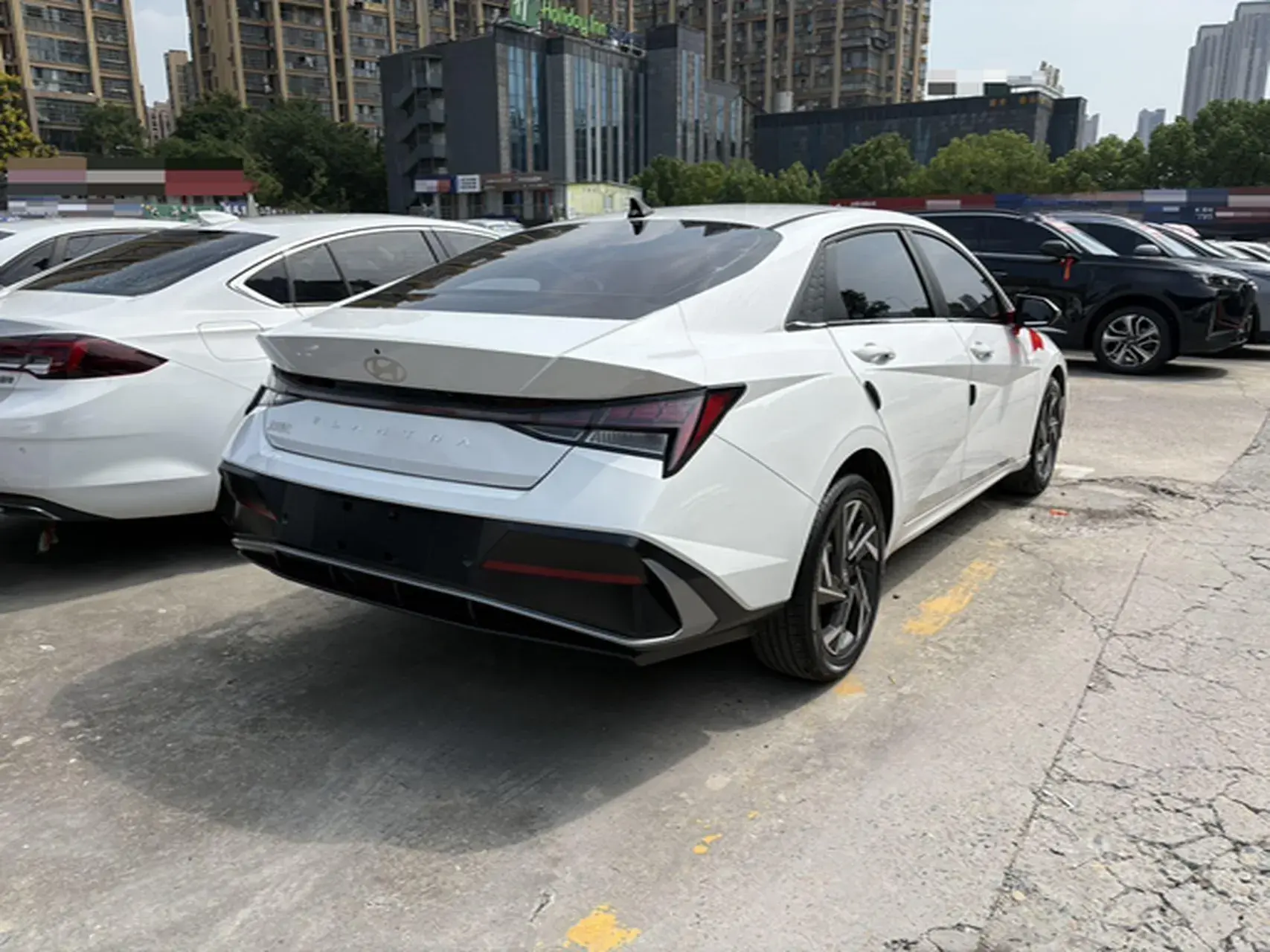 2023 HYUNDAI ELANTRA thumbnail 3