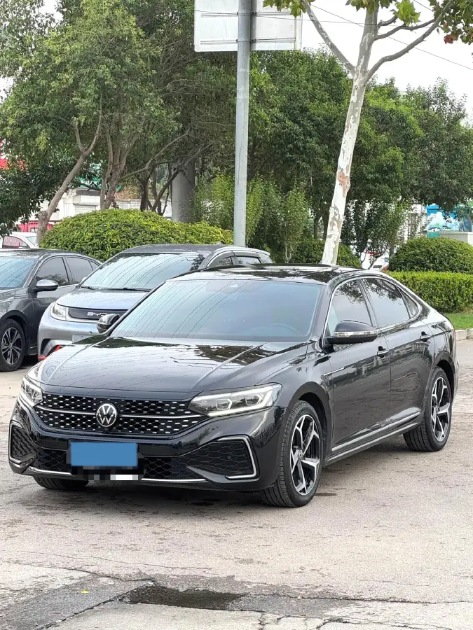 2024 Volkswagen Passat 2.0T 220HP L4 7DCT