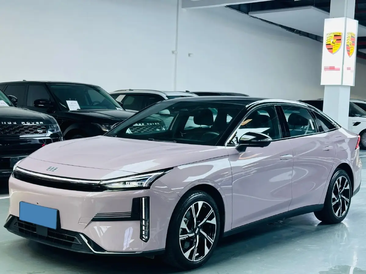 2024 Geely Galaxy L6 1.5T 163HP L4 3DHT PHEV