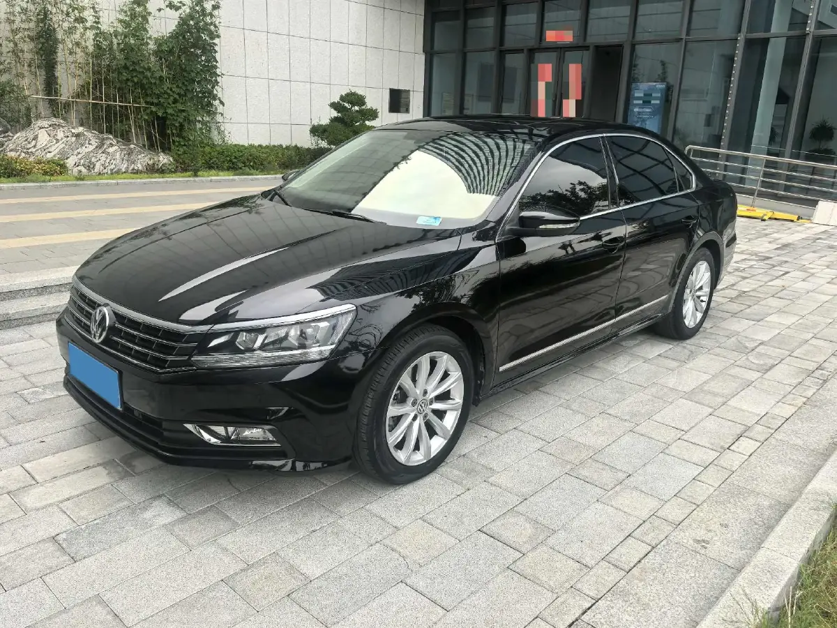 2017 Volkswagen Passat 1.8T 180HP L4 7DCT