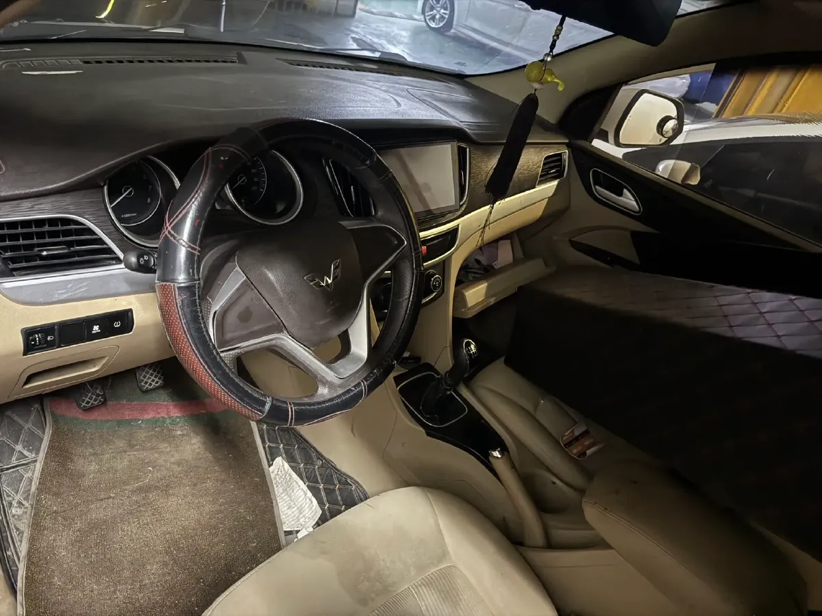 2020 WuLing 730 1.5L 105HP L4 6MT,autocango,china used car exporter,china ev exporter,chinese used car exporter,chinese used ev exporter