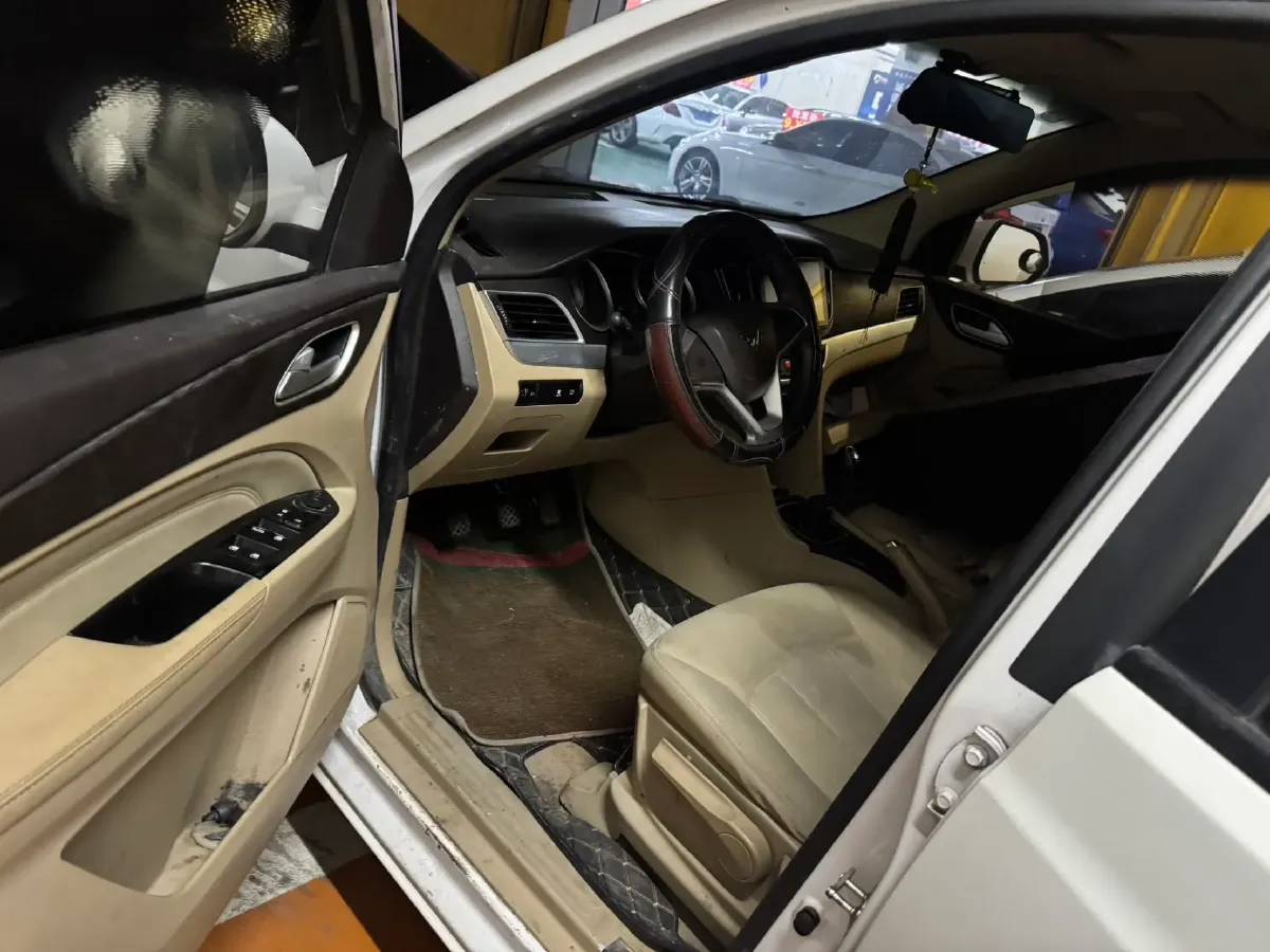 2020 WuLing 730 1.5L 105HP L4 6MT,autocango,china used car exporter,china ev exporter,chinese used car exporter,chinese used ev exporter