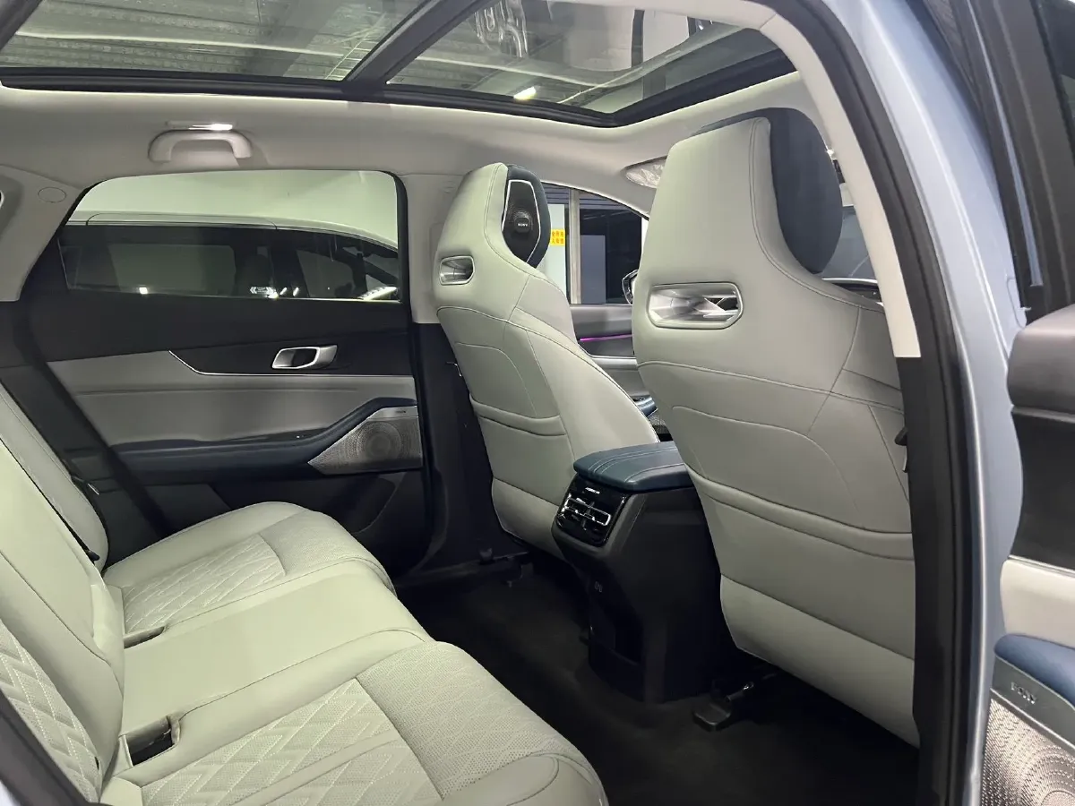 2022 ChangAn UNI-K iDD 1.5T 170HP L4 6TCT PHEV 30.74KWH,autocango,china used car exporter,china ev exporter,chinese used car exporter,chinese used ev exporter