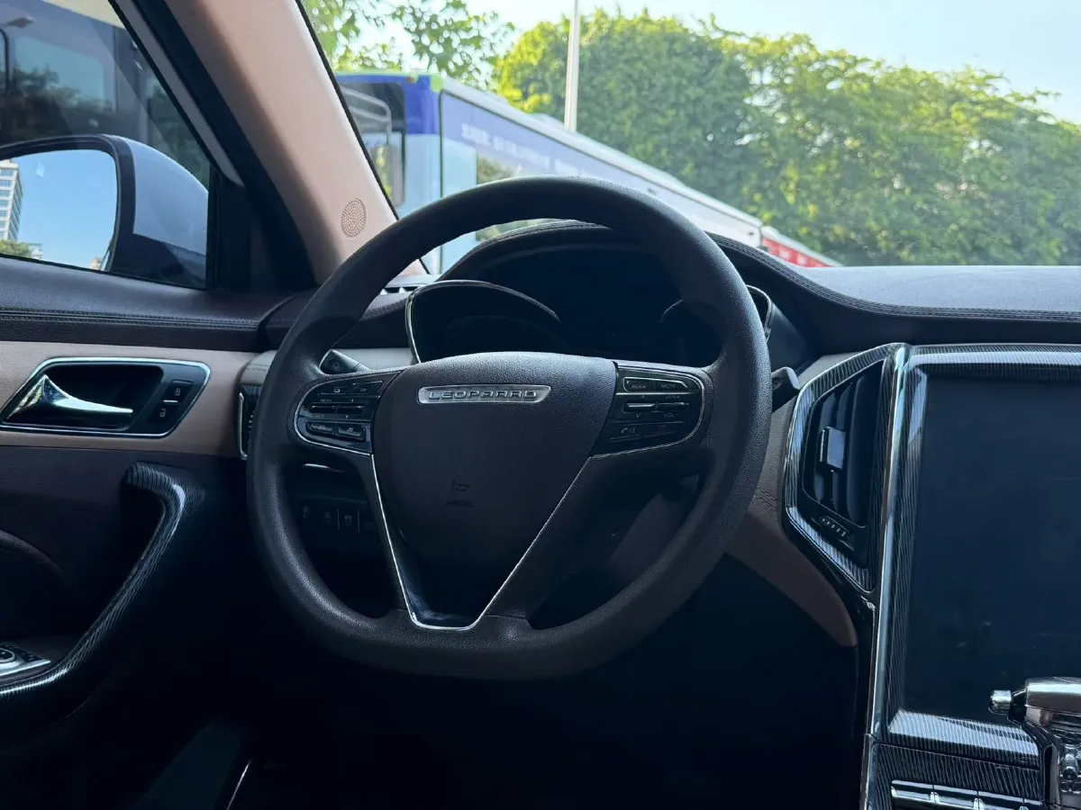 2018 Leopaard CS9 1.5T 150HP L4 CVT,autocango,china used car exporter,china ev exporter,chinese used car exporter,chinese used ev exporter