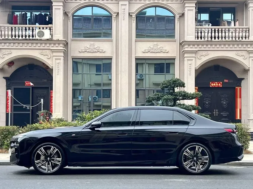 2023 BMW 3.0T 333HP L6 8AT,autocango,china used car exporter,china ev exporter,chinese used car exporter,chinese used ev exporter