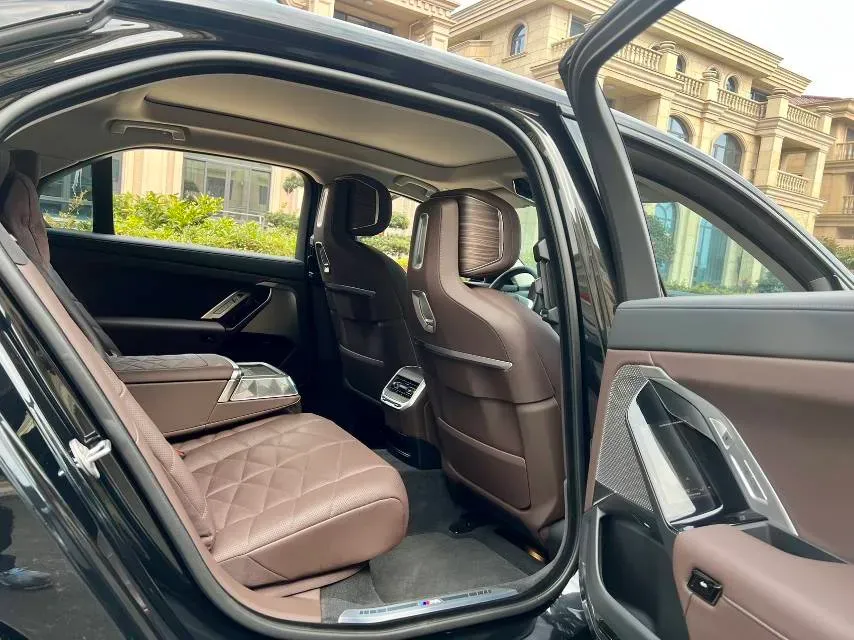 2023 BMW 3.0T 333HP L6 8AT,autocango,china used car exporter,china ev exporter,chinese used car exporter,chinese used ev exporter