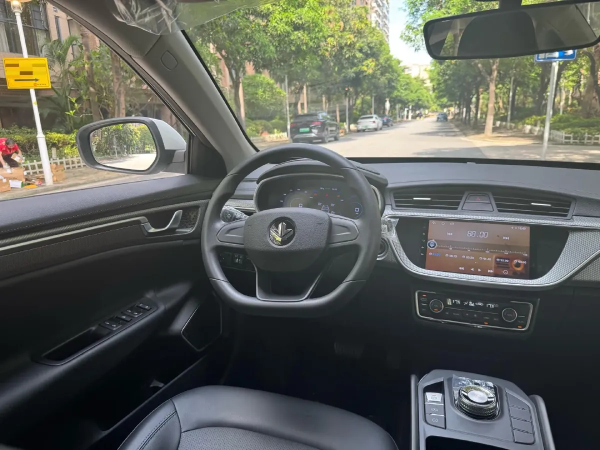 2023 Livan Maple 60s BEV 52.56KWH,autocango,china used car exporter,china ev exporter,chinese used car exporter,chinese used ev exporter