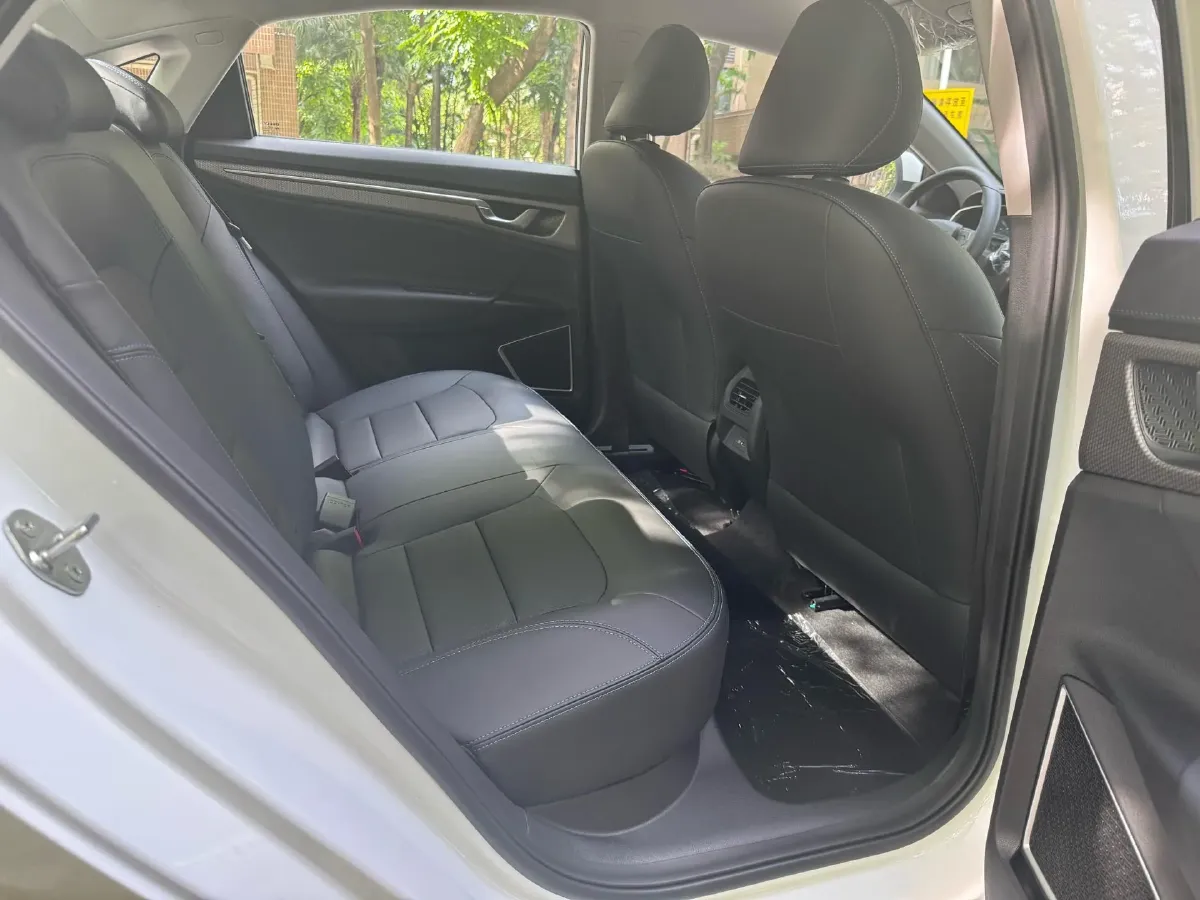 2023 Livan Maple 60s BEV 52.56KWH,autocango,china used car exporter,china ev exporter,chinese used car exporter,chinese used ev exporter