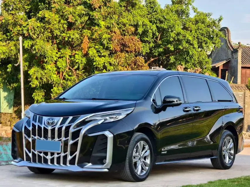 2023 Toyota Sienna 2.5L 189HP L4 E-CVT Hybrid