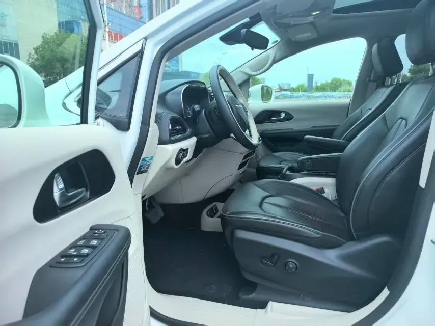 2018 Chrysler Pacifica 3.6L 245HP V6 E-CVT PHEV 16KWH,autocango,china used car exporter,china ev exporter,chinese used car exporter,chinese used ev exporter