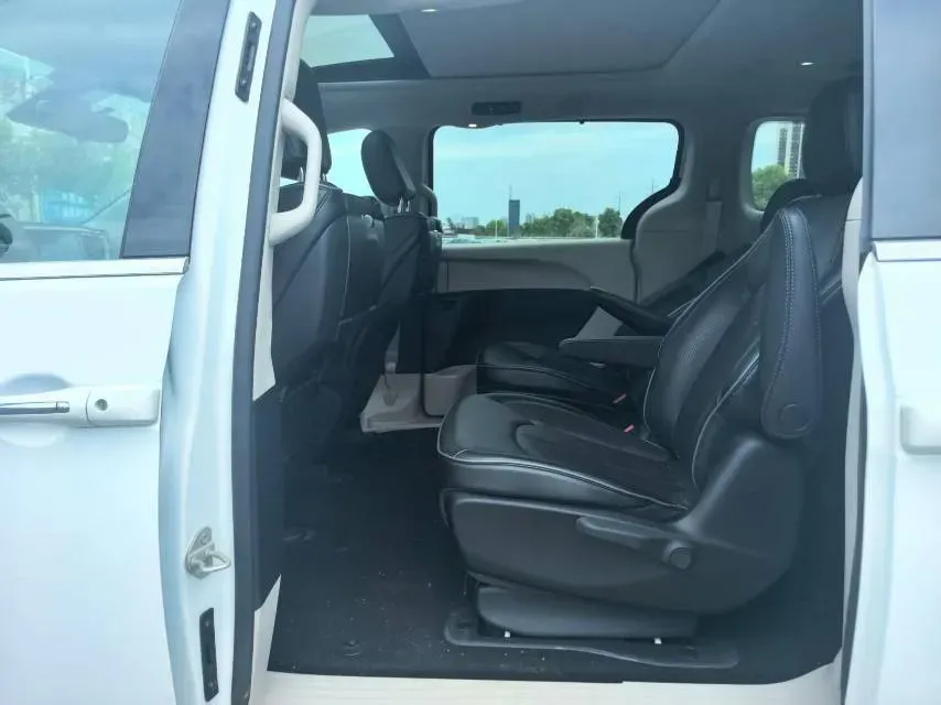 2018 Chrysler Pacifica 3.6L 245HP V6 E-CVT PHEV 16KWH,autocango,china used car exporter,china ev exporter,chinese used car exporter,chinese used ev exporter