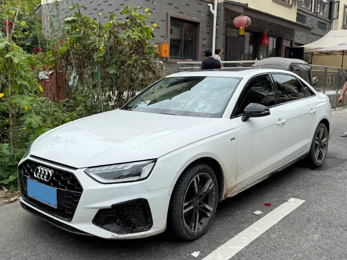 2022 Audi A4L 2.0T 190HP L4 7DCT