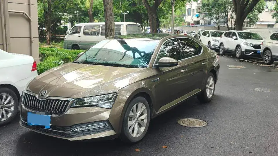 2019 Skoda Superb 2.0T 186HP L4 7DCT