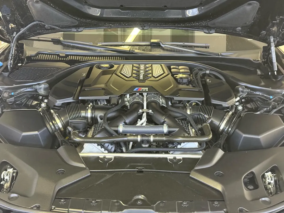 2021 BMW M5 4.4T 600HP V8 8AT,autocango,china used car exporter,china ev exporter,chinese used car exporter,chinese used ev exporter