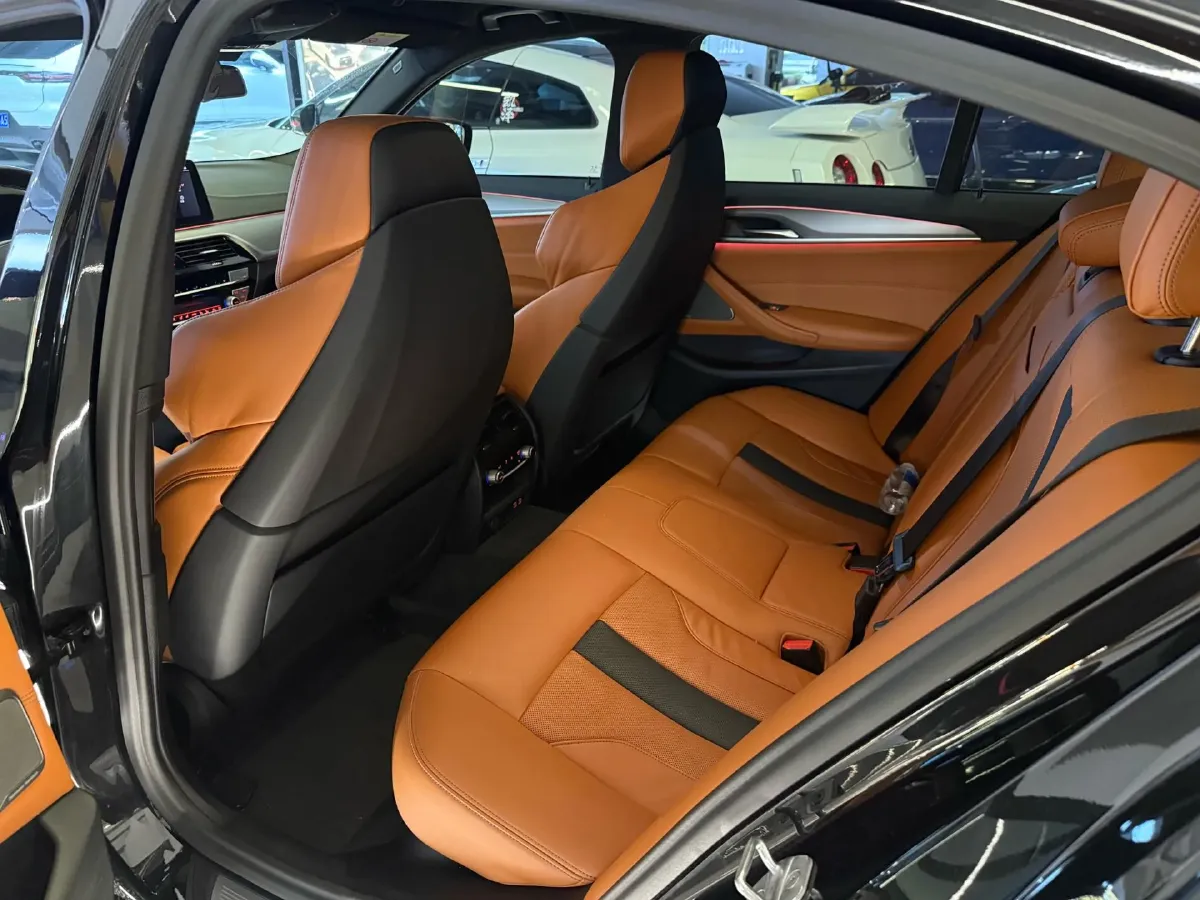 2021 BMW M5 4.4T 600HP V8 8AT,autocango,china used car exporter,china ev exporter,chinese used car exporter,chinese used ev exporter