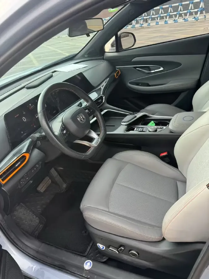 2022 ChangAn UNI-T 1.5T 188HP L4 7DCT,autocango,china used car exporter,china ev exporter,chinese used car exporter,chinese used ev exporter