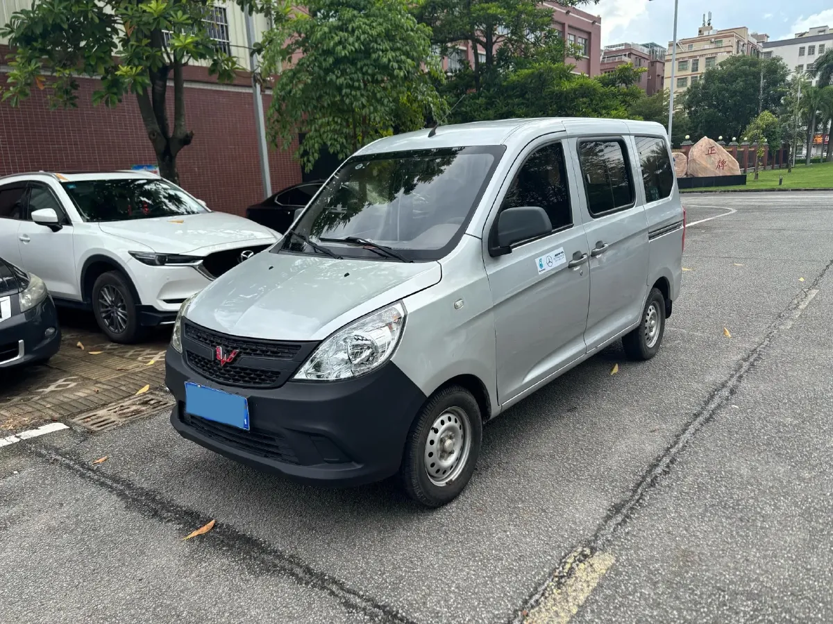 2017 WuLing ZhiGuang V 1.2L 82HP L4 5MT,autocango,china used car exporter,china ev exporter,chinese used car exporter,chinese used ev exporter