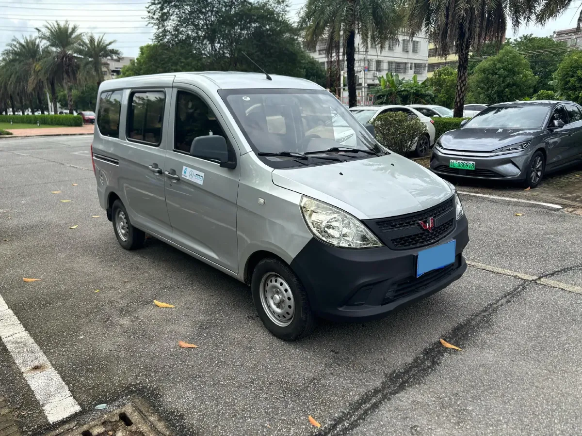 2017 WuLing ZhiGuang V 1.2L 82HP L4 5MT,autocango,china used car exporter,china ev exporter,chinese used car exporter,chinese used ev exporter