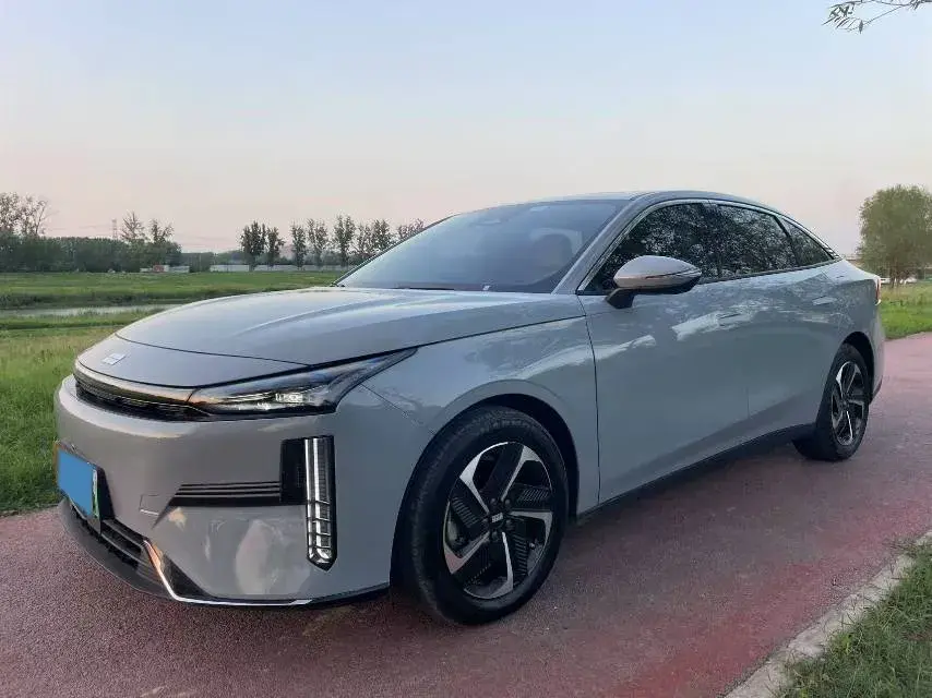 2023 Geely Galaxy L6 1.5T 163HP L4 3DHT PHEV