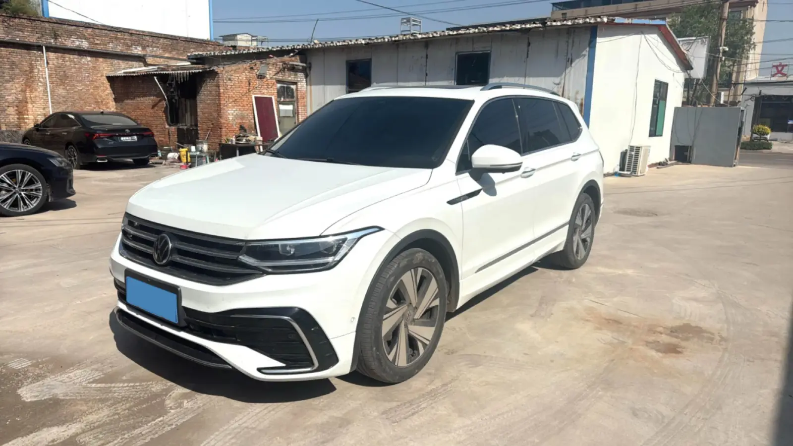 2023 Volkswagen Tiguan L 2.0T 186HP L4 7DCT