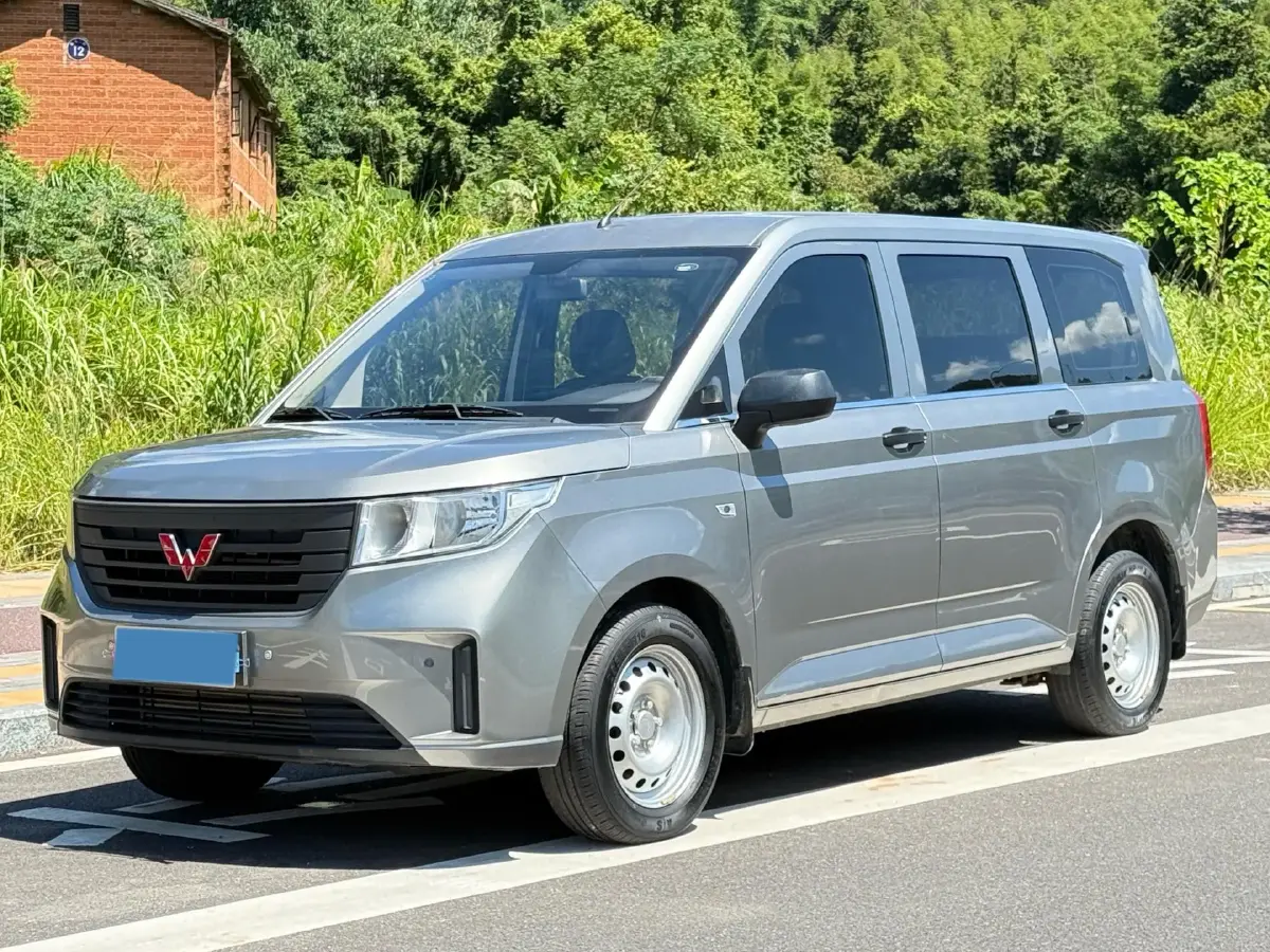 2019 WuLing HongGuang Plus 1.5T 147HP L4 6MT