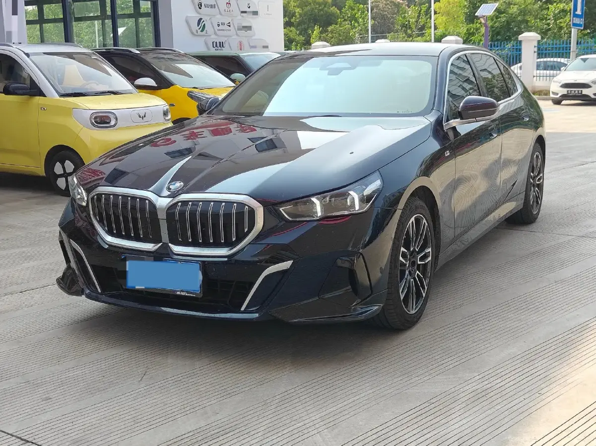 2024 BMW 5 Series 2.0T 190HP L4 8AT
