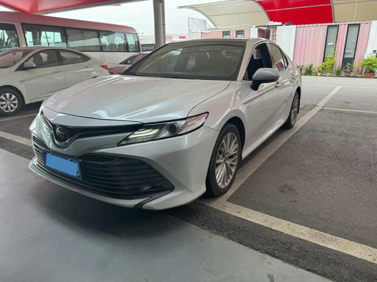 2019 Toyota Camry 2.5L 209HP L4 8AT
