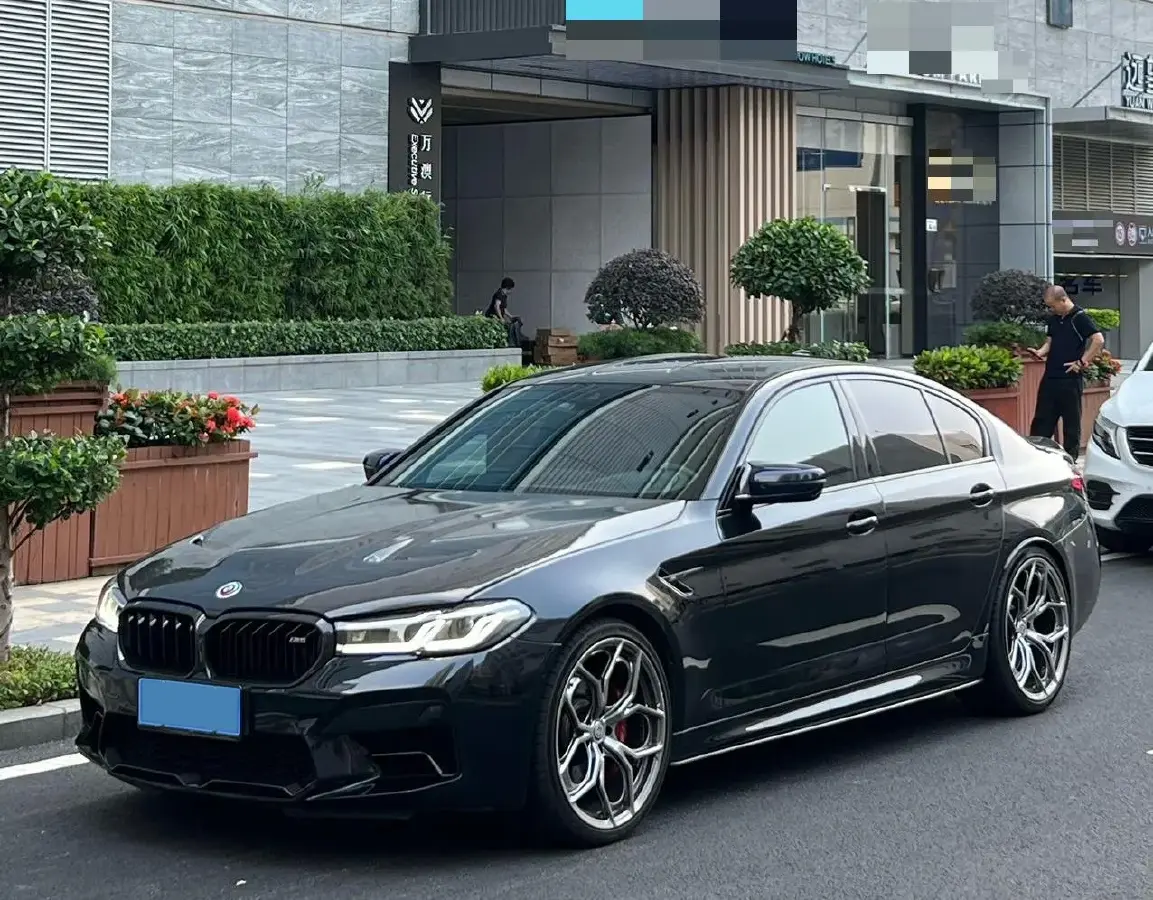 2021 BMW M5 4.4T 600HP V8 8AT