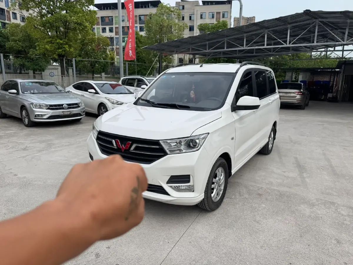 2019 WuLing HongGuang Plus 1.5T 147HP L4 6MT