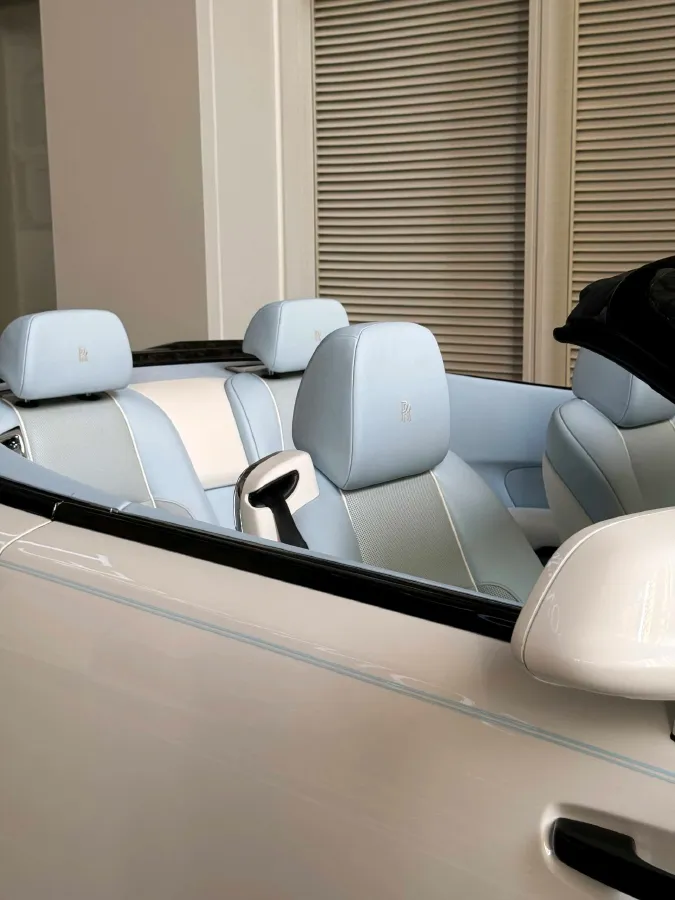 2018 Rolls-Royce Dawn 6.6T 571HP V12 8AT,autocango,china used car exporter,china ev exporter,chinese used car exporter,chinese used ev exporter