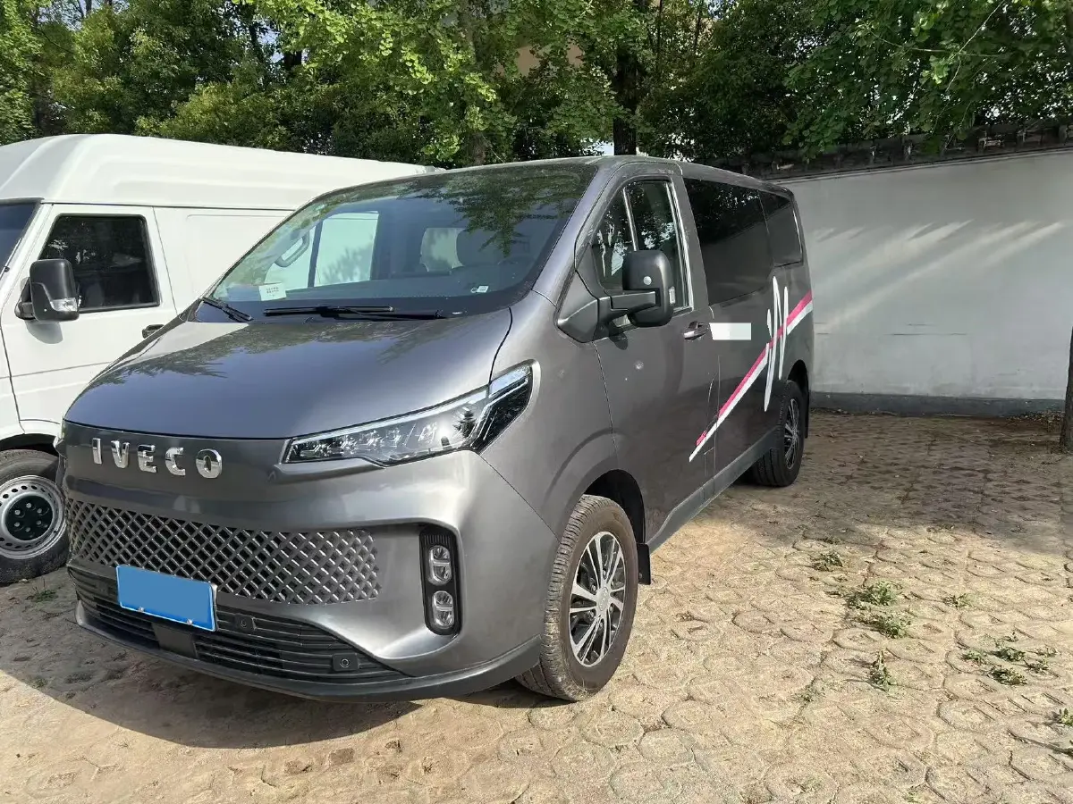 2023 MAXUS XinTu V70 2.0T 125HP L4 6MT