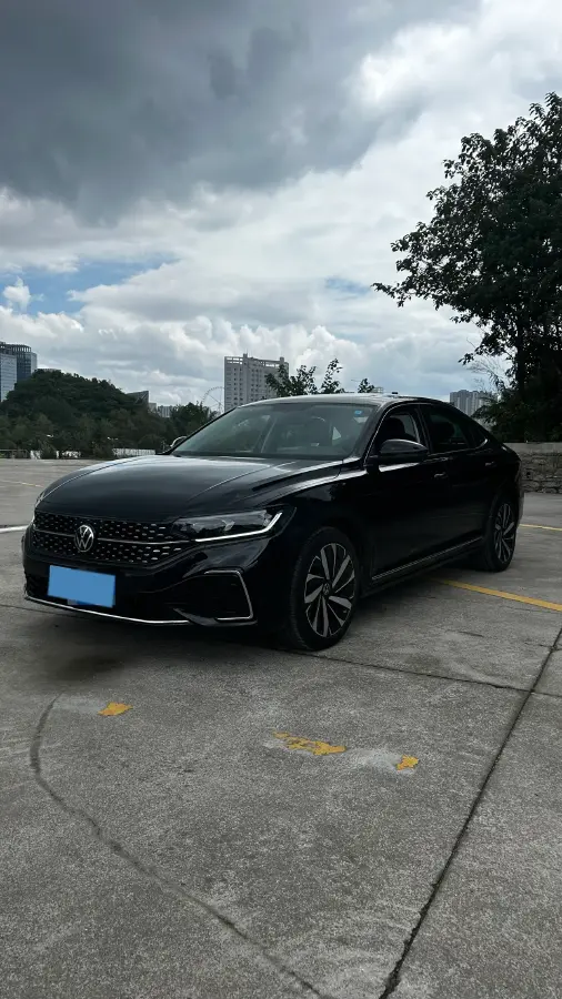 2023 Volkswagen Passat 2.0T 186HP L4 7DCT