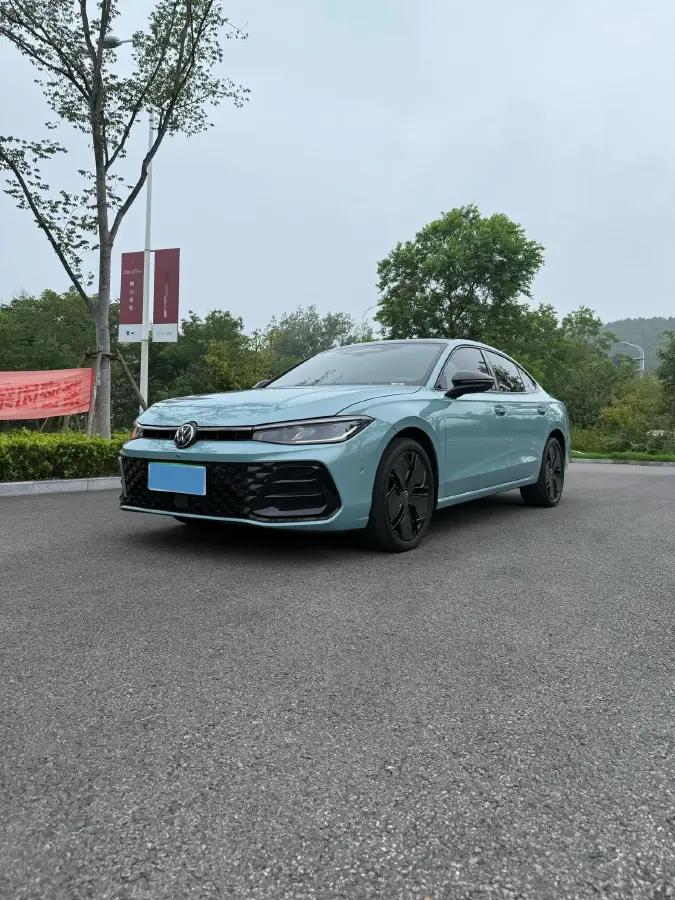 2025 Volkswagen Passat 2.0T 220HP L4 7DCT