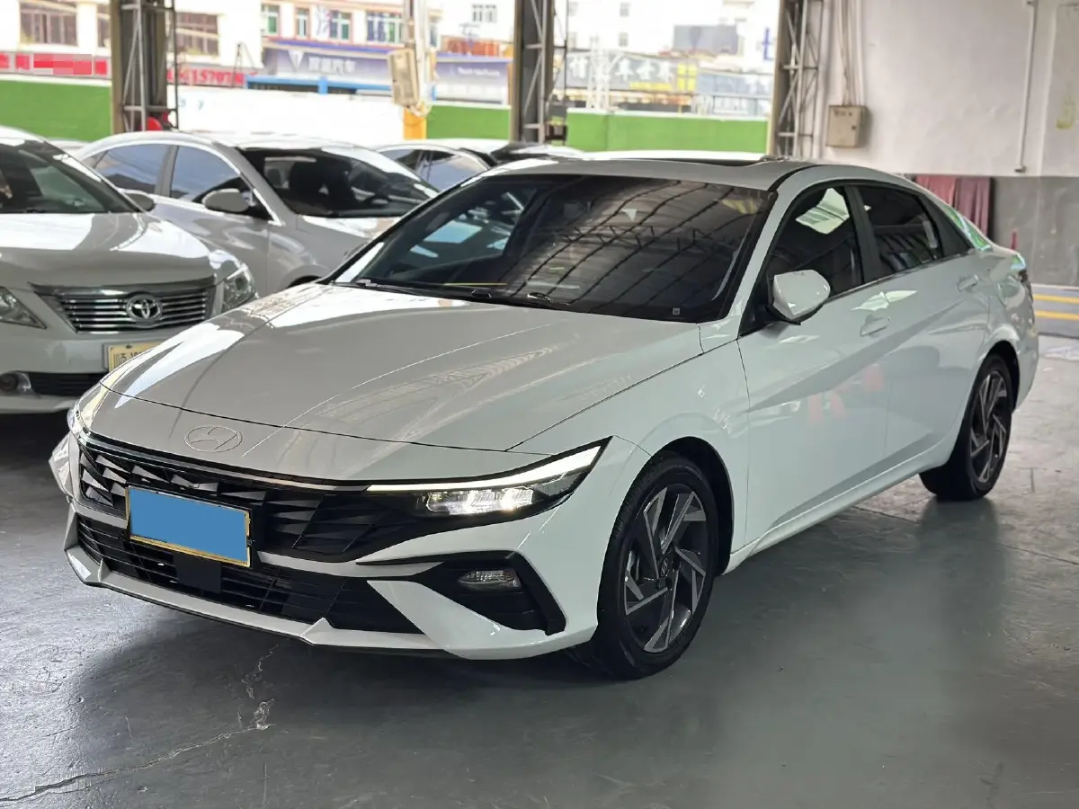 2023 Hyundai Elantra 1.5L 115HP L4 CVT