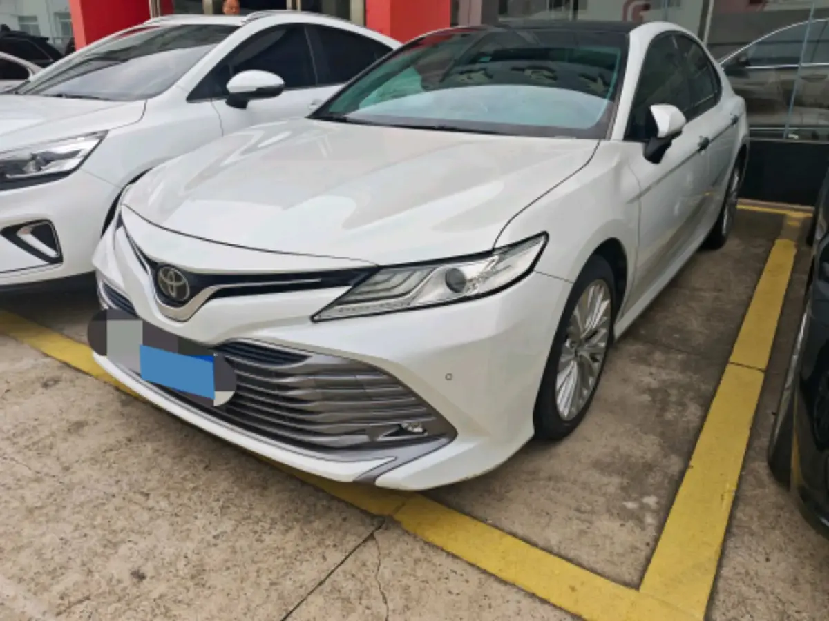 2019 Toyota Camry 2.5L 209HP L4 8AT