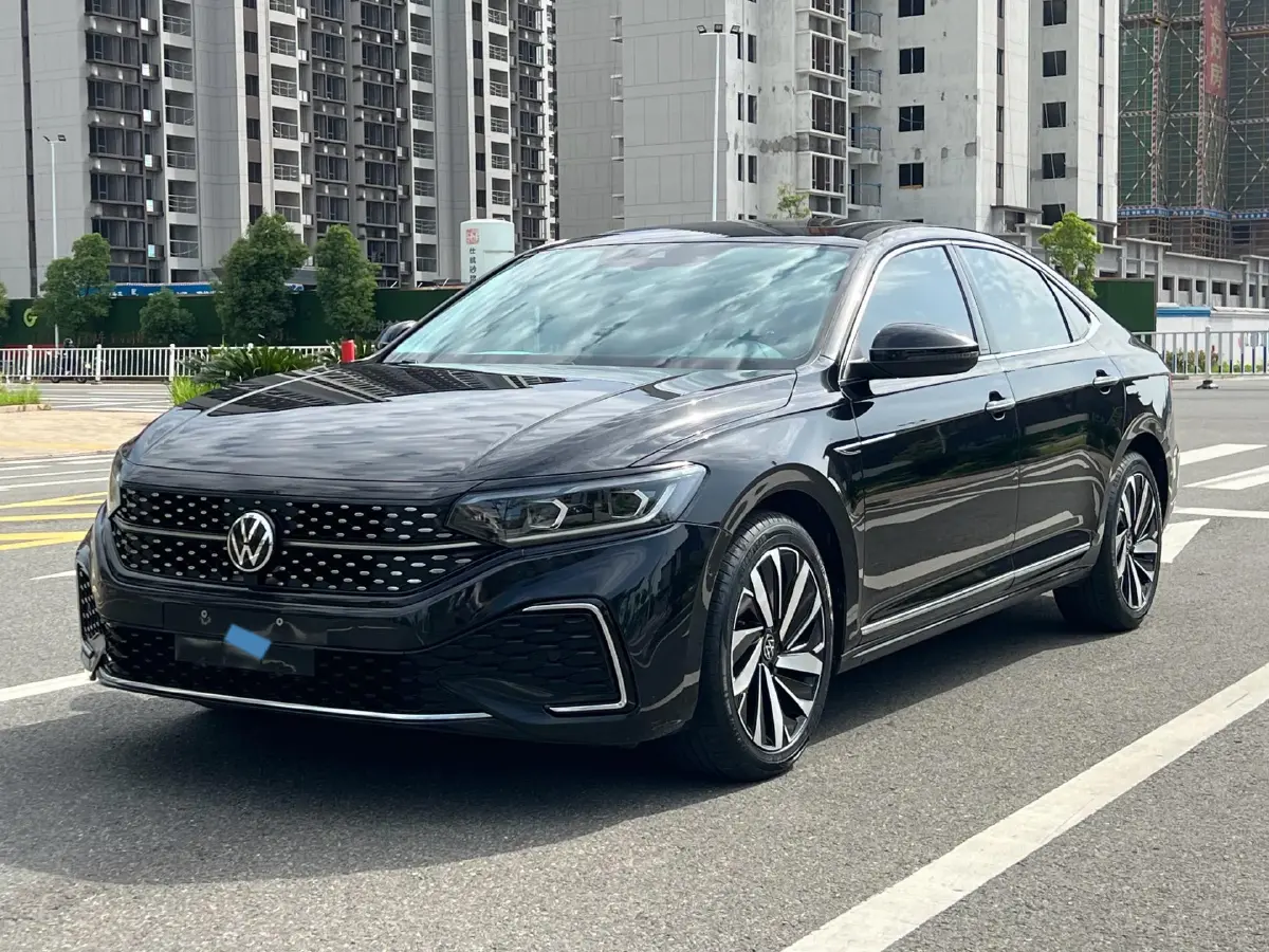 2022 Volkswagen Passat 2.0T 186HP L4 7DCT