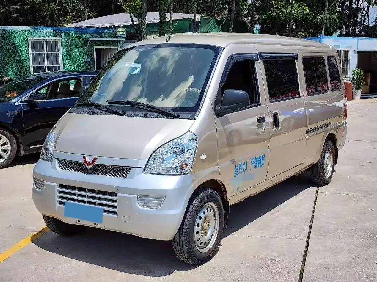 2021 WuLing RongGuang 1.5L 99HP L4 5MT