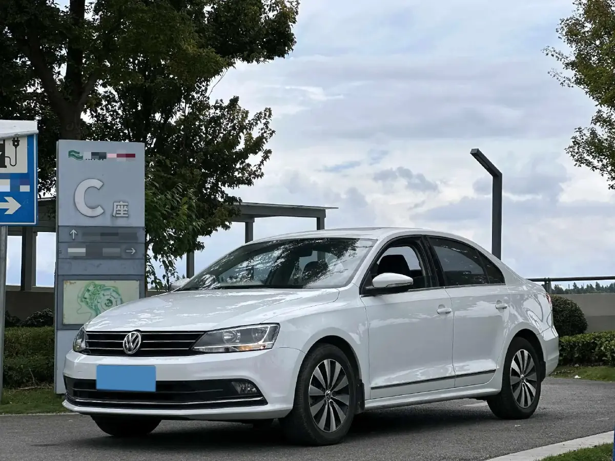 2018 Volkswagen Sagitar 1.2T 110HP L4 7DCT