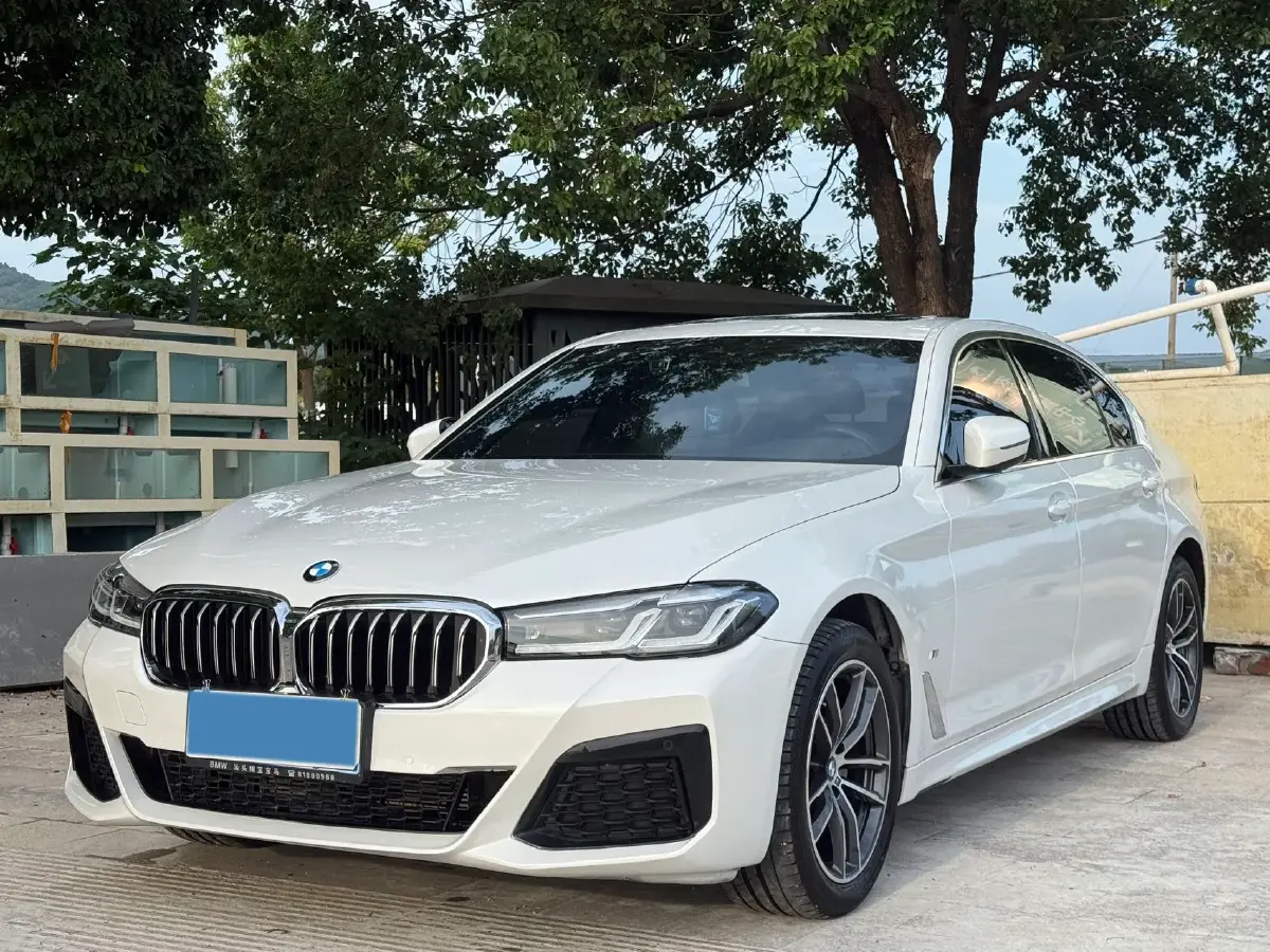 2022 BMW 5 Series 2.0T 184HP L4 8AT