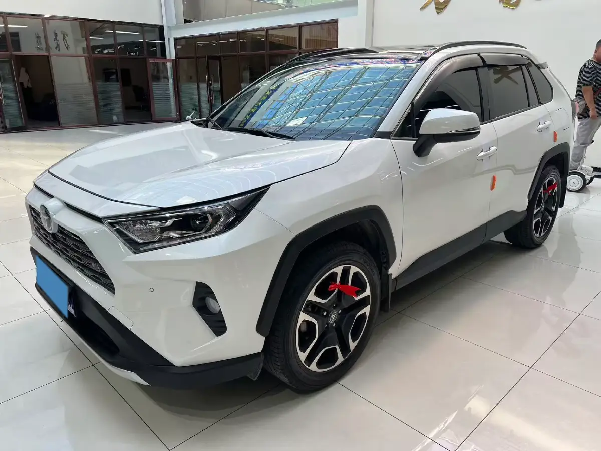 2020 Toyota RAV4 2.0L 171HP L4 CVT