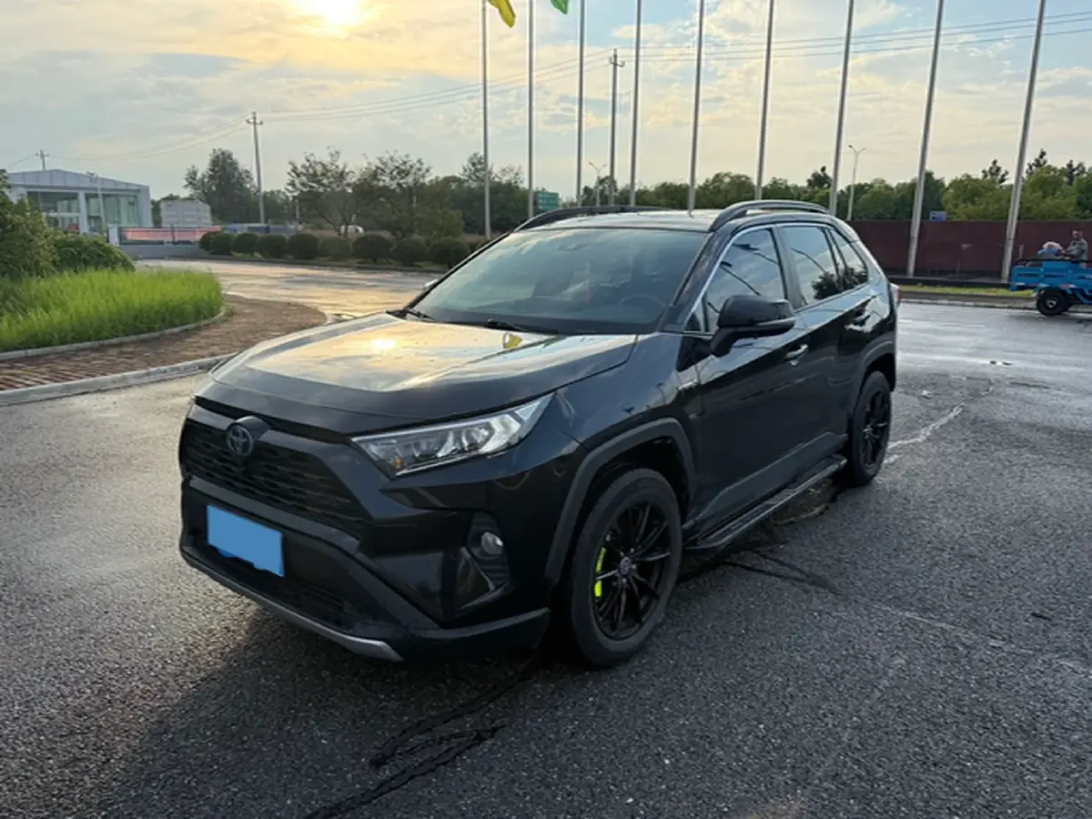 2022 Toyota RAV4 2.5L 178HP L4 E-CVT Hybrid