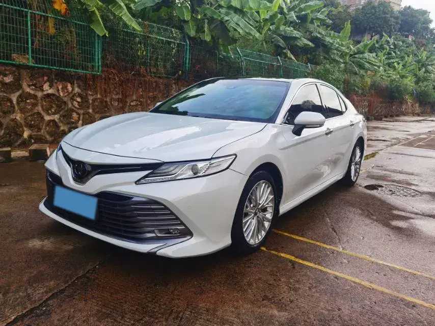 2019 Toyota Camry 2.5L 209HP L4 8AT