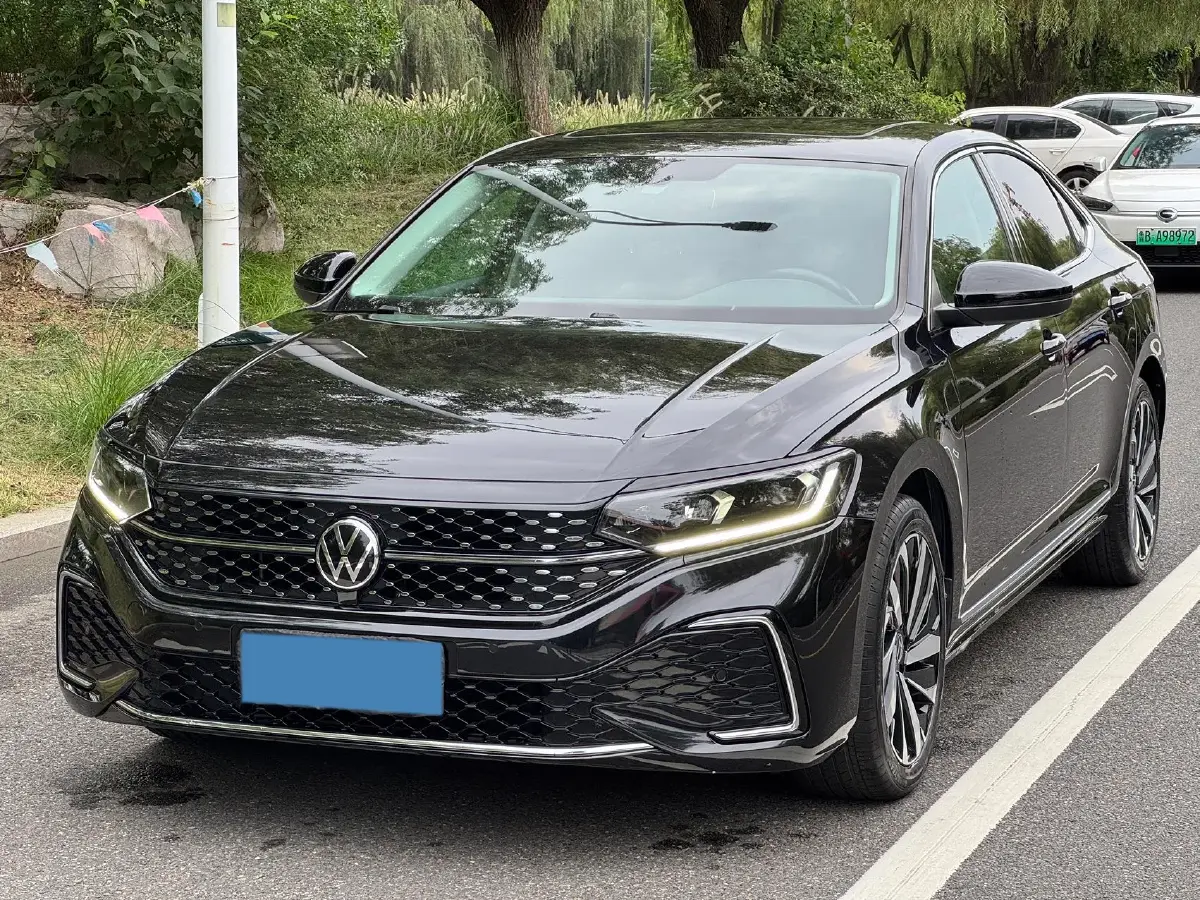 2022 Volkswagen Passat 2.0T 186HP L4 7DCT