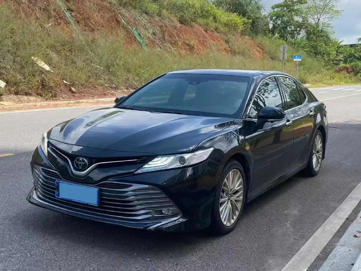 2019 Toyota Camry 2.5L 209HP L4 8AT