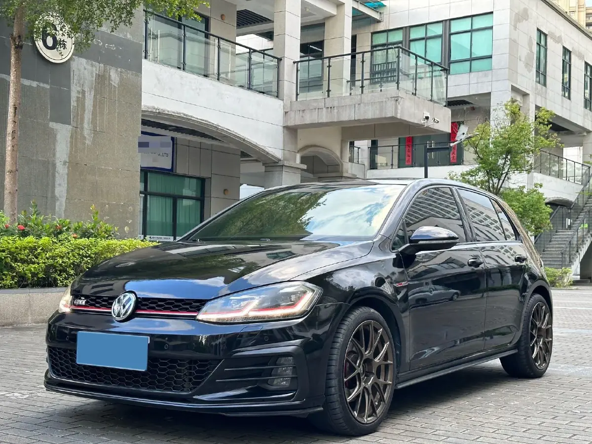 2018 Volkswagen GolfGTI 2.0T 220HP L4 7DCT