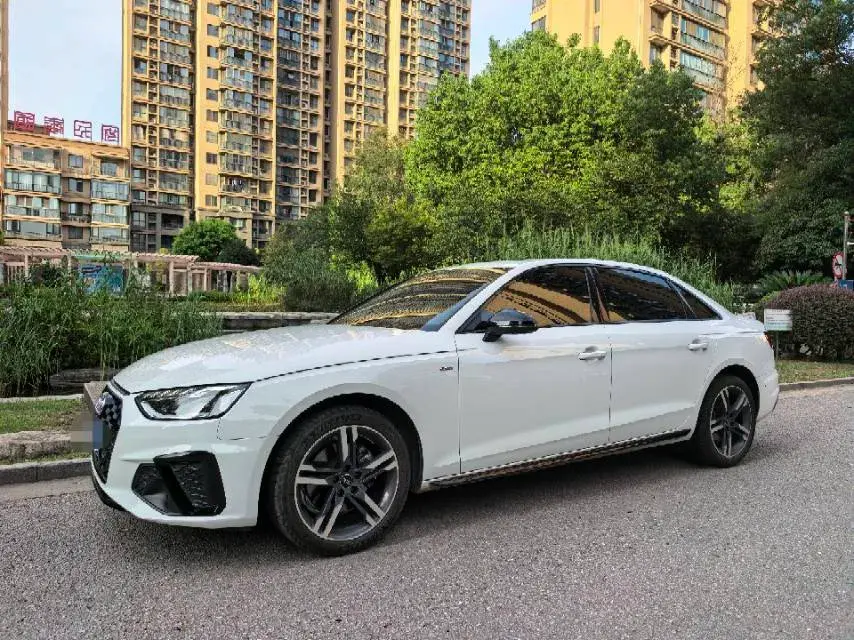2022 Audi A4L 2.0T 190HP L4 7DCT
