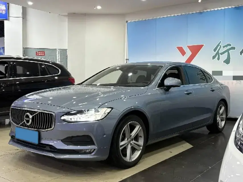 2018 Volvo S90 2.0T 190HP L4 8AT