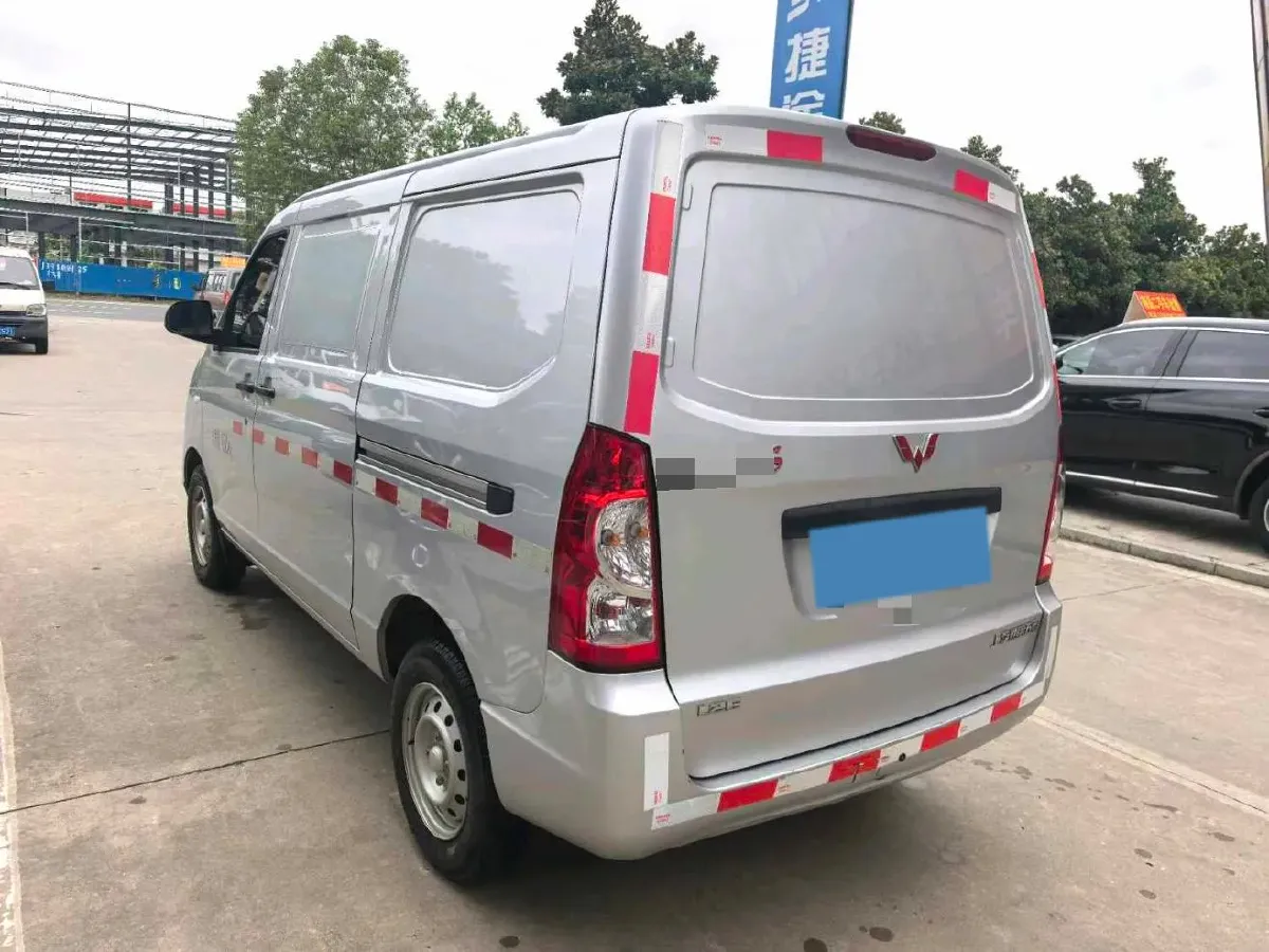 2021 WuLing RongGuang S 1.2L 76HP L4 5MT,autocango,china used car exporter,china ev exporter,chinese used car exporter,chinese used ev exporter